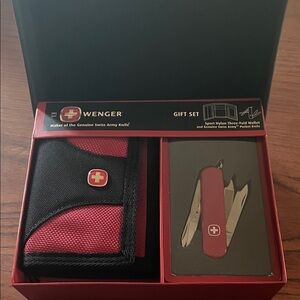 NWT - Wenger Black and Red Key Holder Gift Set